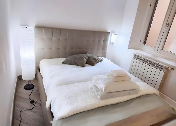 Hbhall Porta Romana Apartment
